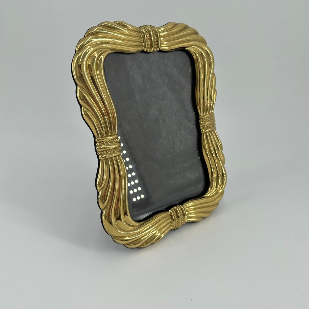 Black Photo Imports Gold Tone Scalloped Fluted 5x7 Picture Frame Vintage Style